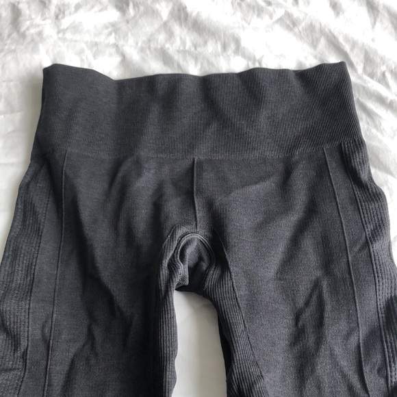 Lululemon thick dark grey leggings - Picture 2 of 3